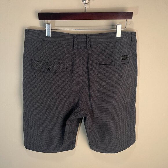 Travis Mathew Men's gray & black Mint Cond flat front Golf Shorts 34 9" inseam - Picture 2 of 4
